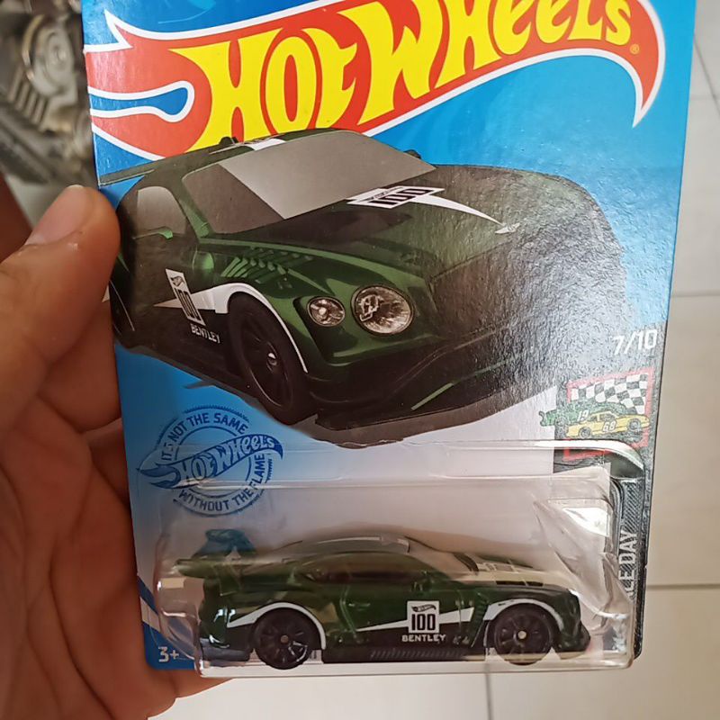 Hot Wheels Race Day Triumph Tr6 2018 Bentley Continental Gt3 64