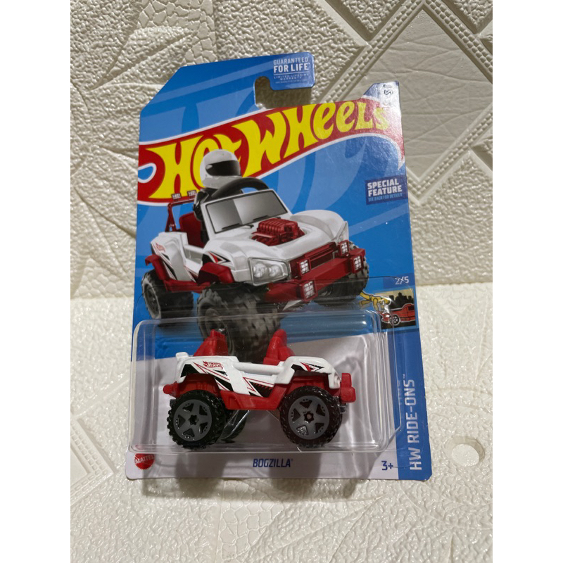 HOT WHEELS RIDE ONS AISLE DRIVER PIXEL SHAKER DIAPER DRAGGER