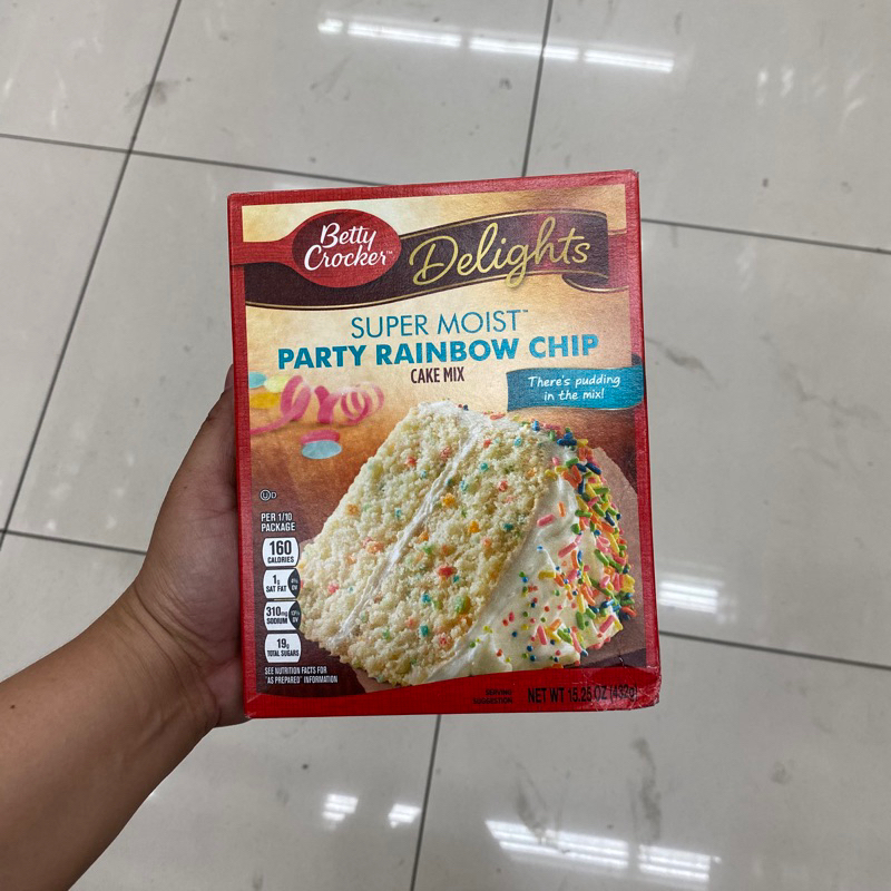 BETTY CROCKER DELIGHTS SUPER MOIST PARTY RAINBOW CHIP CAKE MIX 432g