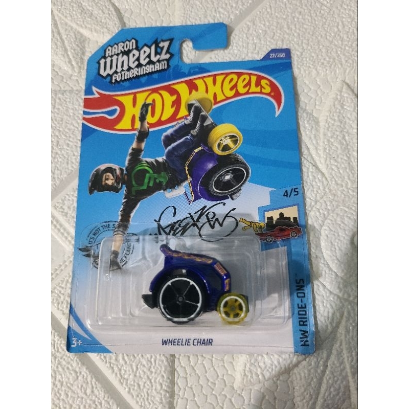HOT WHEELS RIDE ONS AISLE DRIVER PIXEL SHAKER DIAPER DRAGGER