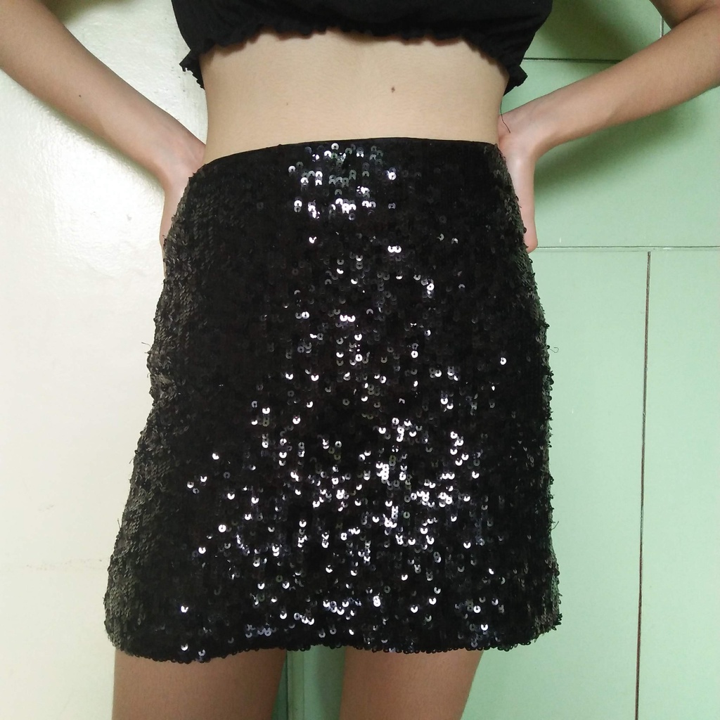 Banana Republic sequined mini skirt with silk lining (THRIFTED ...