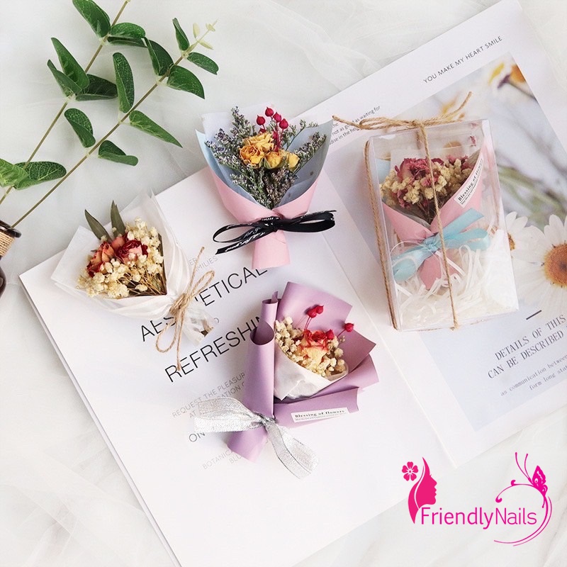 Miniature Flower Props For Use To Take Beautiful Pictures. Assembling A ...