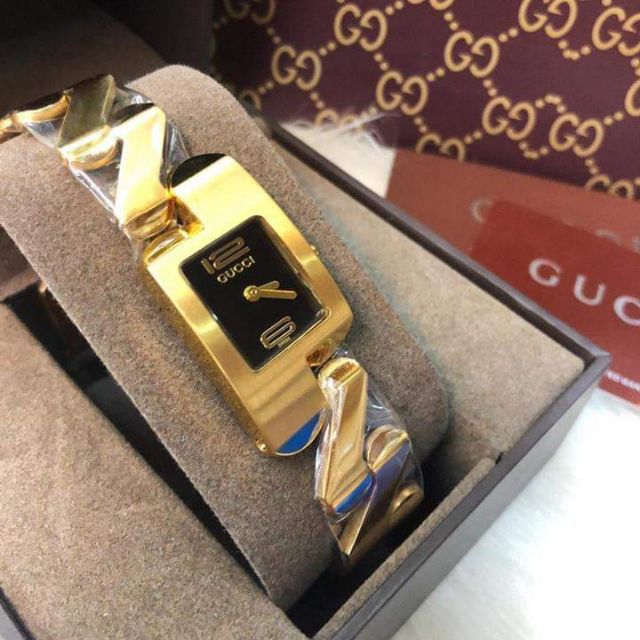 Gucci zig zag 2025 gold watch price