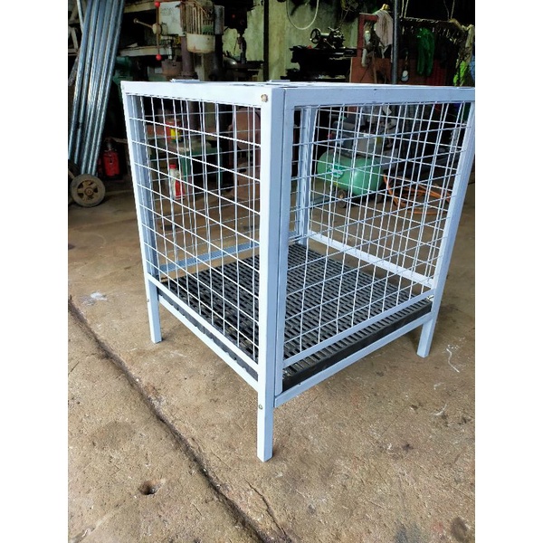 Steel matting deals dog cage