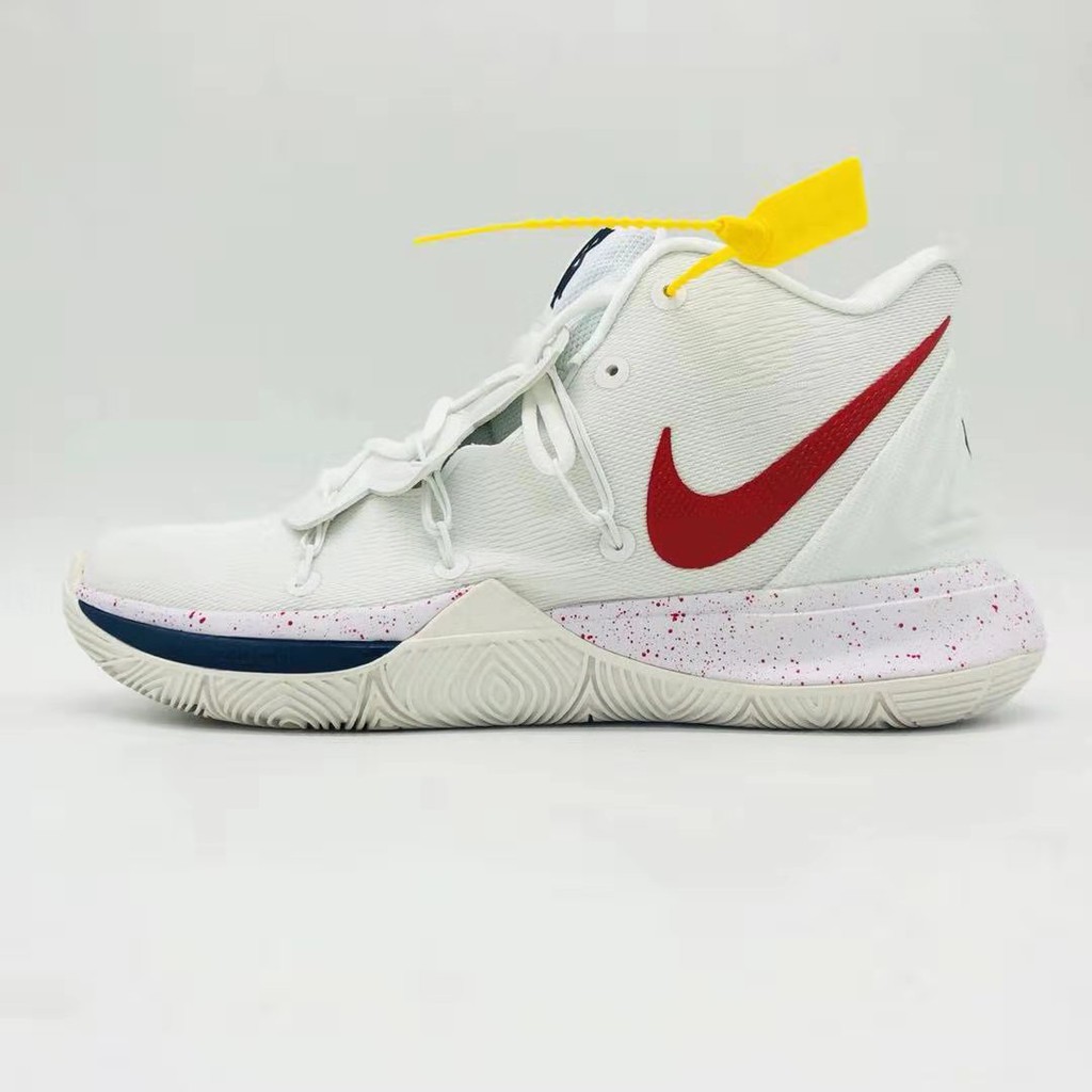 Kyrie irving hot sale white shoes