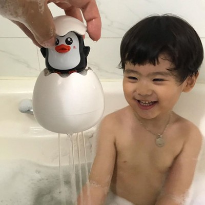 Squirt water duck toy sprinkling penguin egg hatching rain clouds
