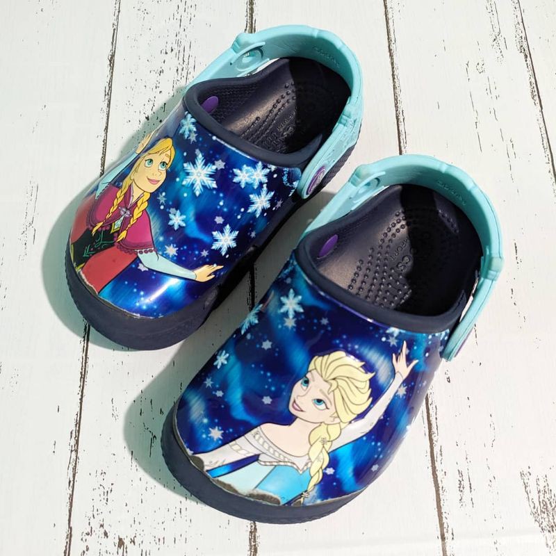 Anna hot sale elsa crocs