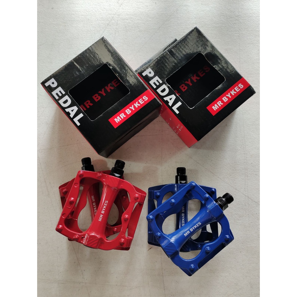 red flat pedals