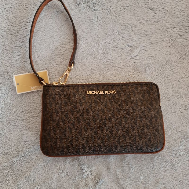 Mk change outlet purse