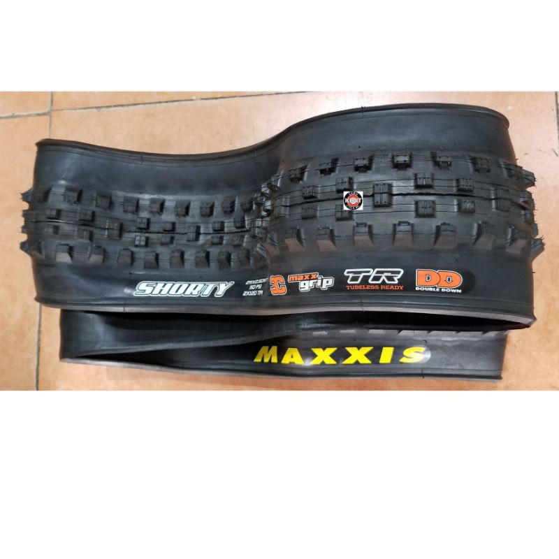 Maxxis shorty 26 x hot sale 2.5