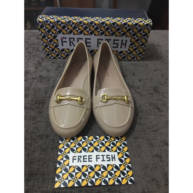 Free store fish shoes