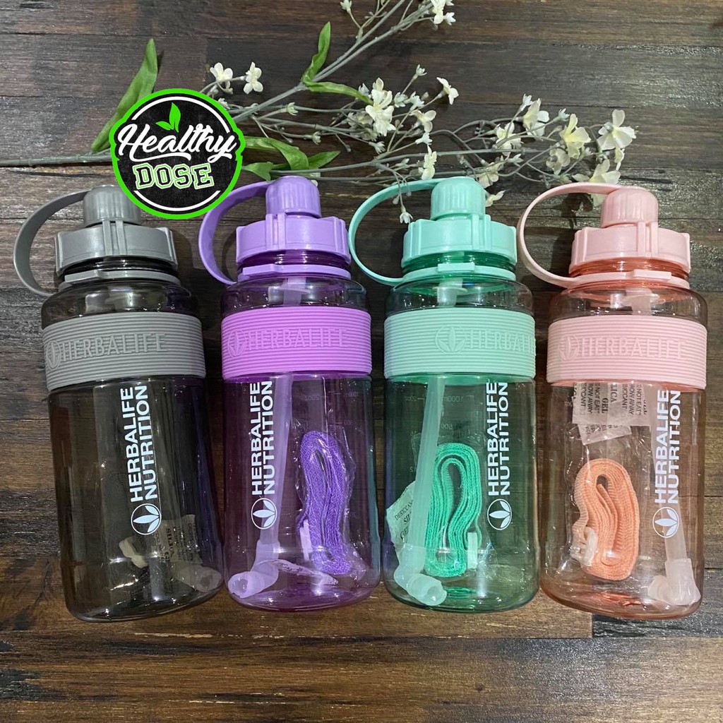 Fitness-Trinkflasche 600 Ml Mit Herz- Und Alphabet-Design – Isoliert, Sportlich, In Weiß