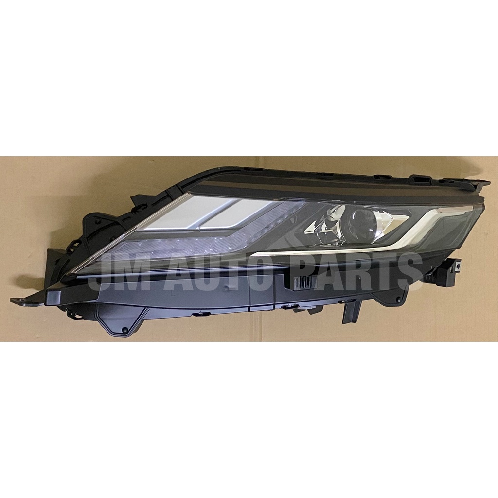 Left Side Headlight For Kubota M5000, M6800, M8000, M9000 Tractors – 12V, Plastic Lens, Chrome