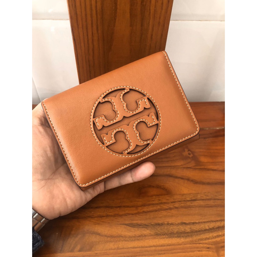 Aged camello discount tory burch wallet