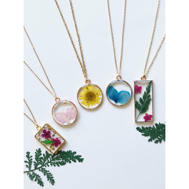 Resin necklace deals designs