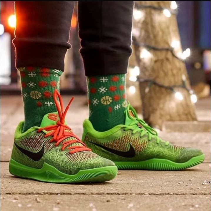 Nike mamba rage store grinch on feet