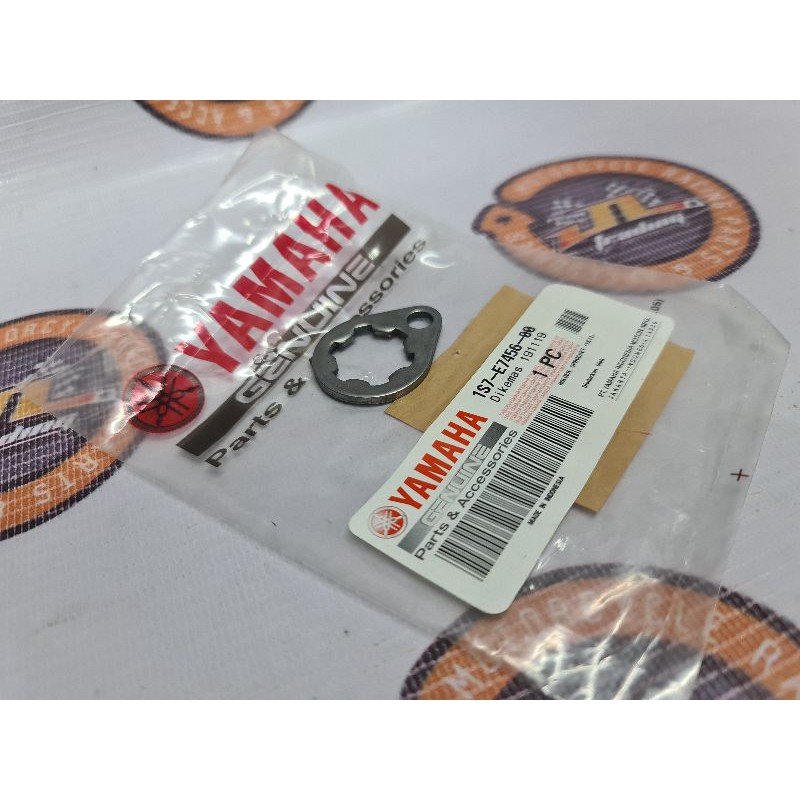 GENUINE ENGINE SPROCKET HOLDER (1S7) / BOLT LOCK (9502206010) FOR