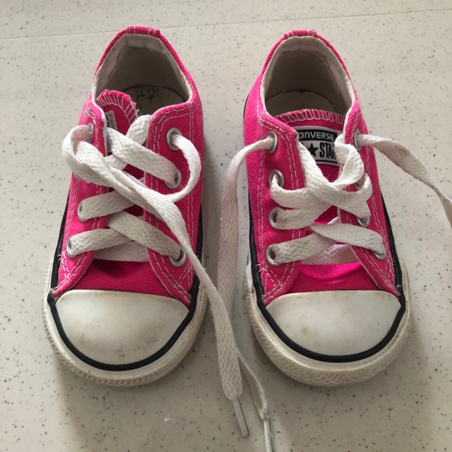 Fuschia best sale pink converse