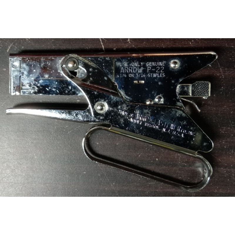 Arrow P21 Handheld Plier Stapler - Lightweight Stapler For Crafts, Office & Cardboard, Includes 200 1/4-Inch JT21 Staples