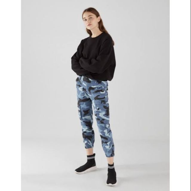 Bershka blue cheap camo pants