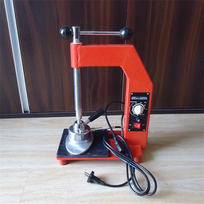 Tyre vulcanizing machine, car tyre repairing machine, repair tool