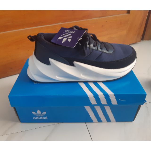 Adidas best sale boost shark