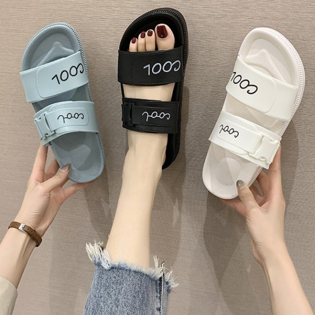 Rubber slippers for women