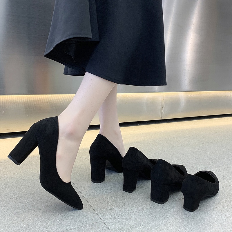 Black heels cheap chunky heel