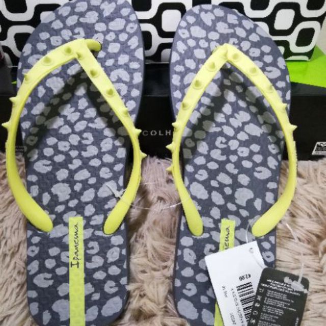 Slippers best sale with spikes