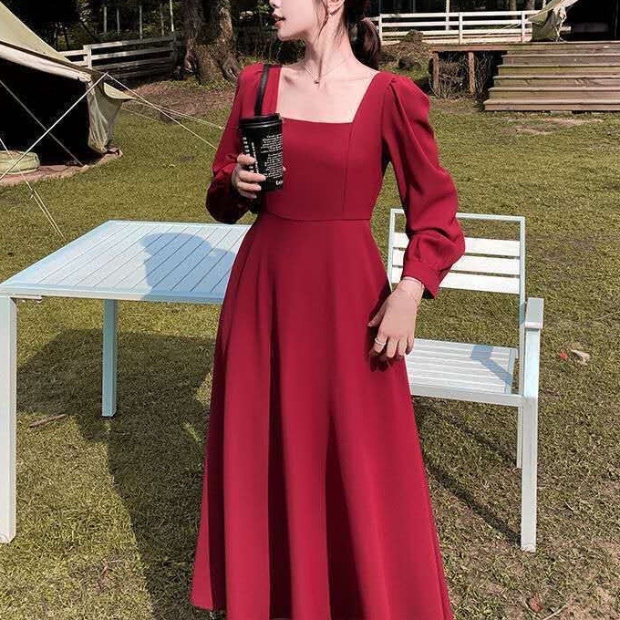 Simple red hotsell dress with sleeves