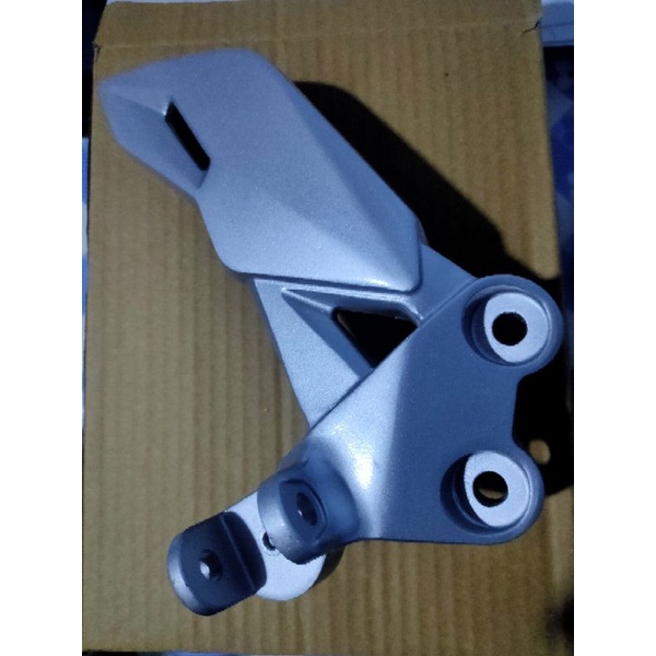 SUZUKI GIXXER RIGHT FOOTREST BRACKET (CARB TYPE) Shopee Philippines
