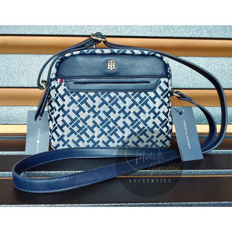 Tommy hilfiger best sale sling bag blue