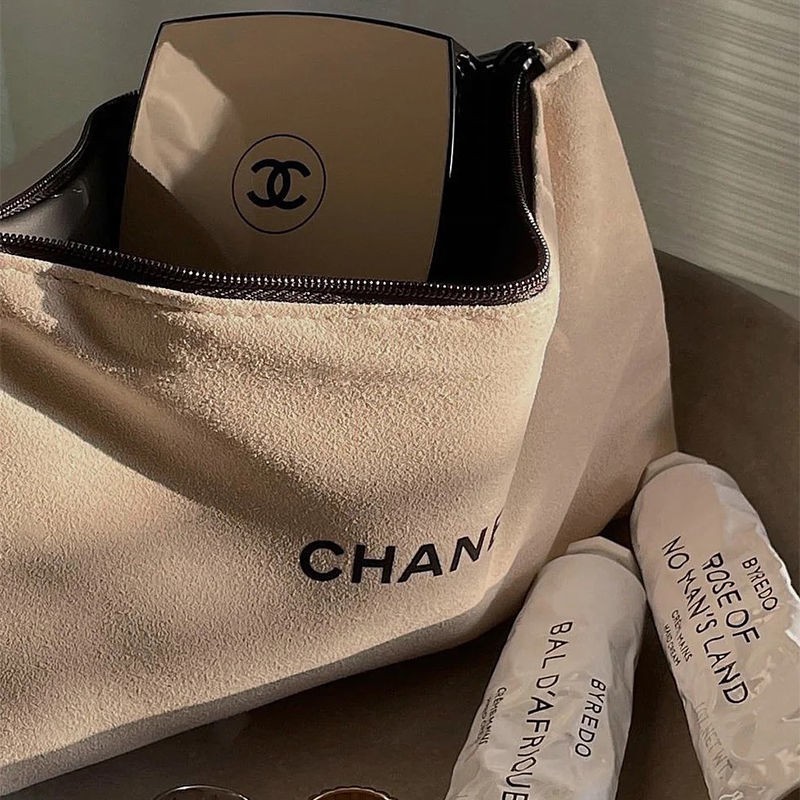 Chanel deals cosmetic bag