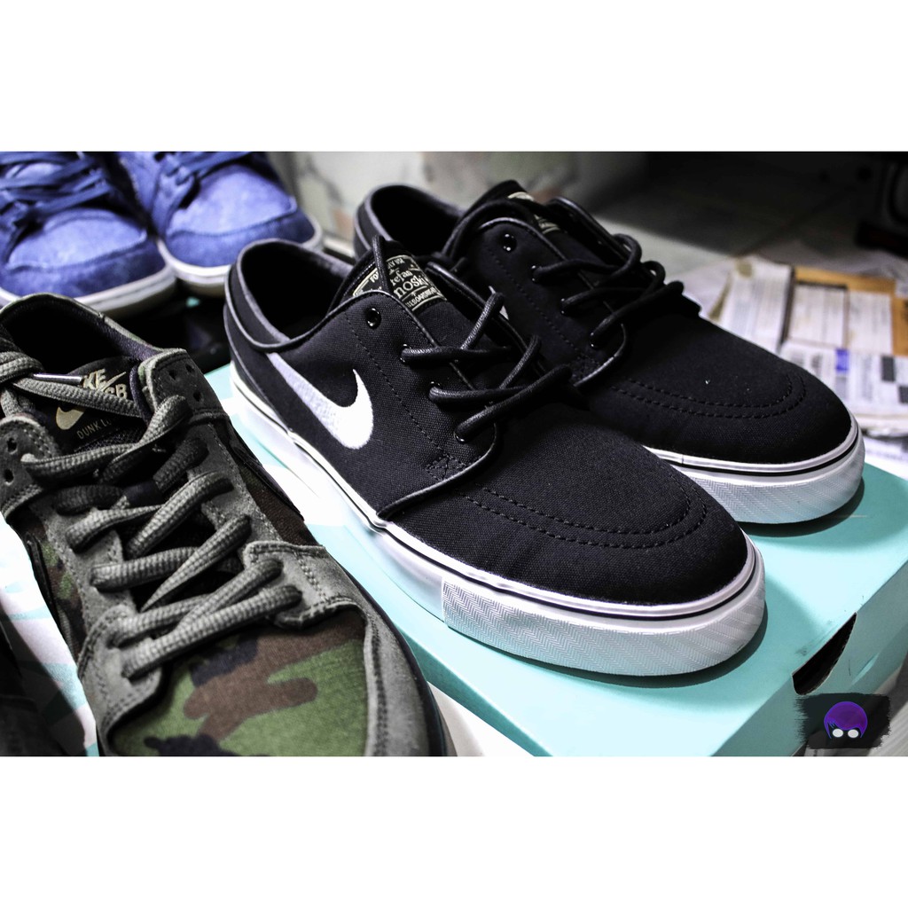 Janoski black 2024 and white canvas