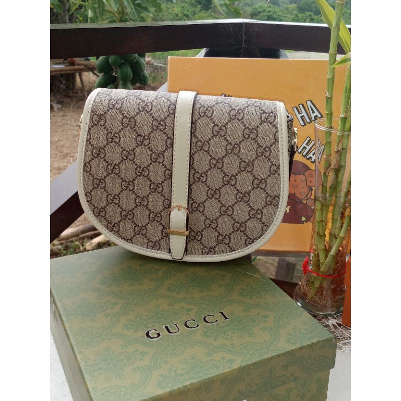 Gucci half 2025 moon sling bag