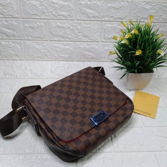 Louis Vuitton District messenger bag in brown monogram canvas and natural  leather