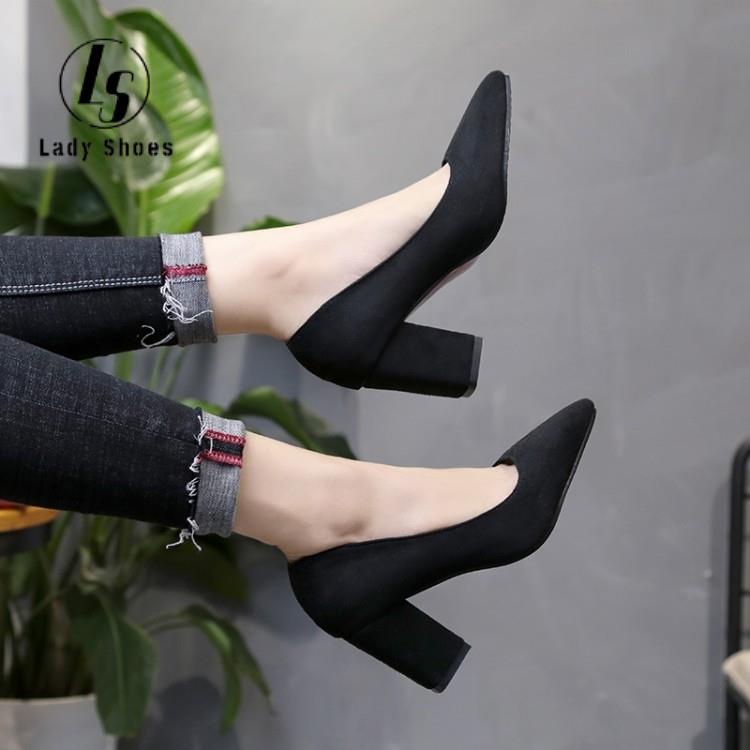 Fat feet in hot sale high heels
