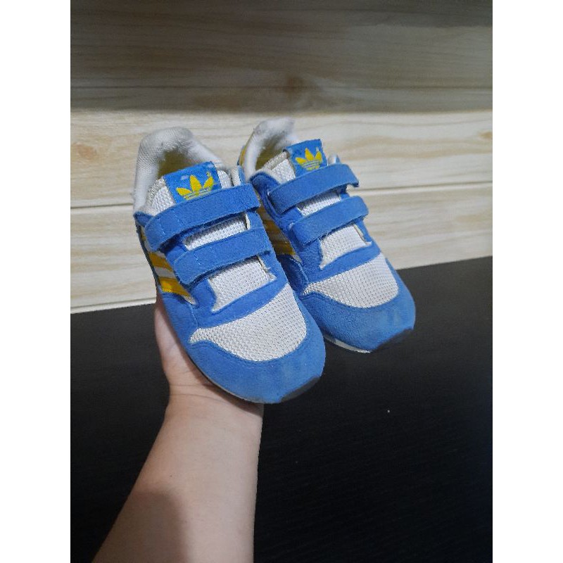 Used Kid's Size 4.0 Adidas Shoes