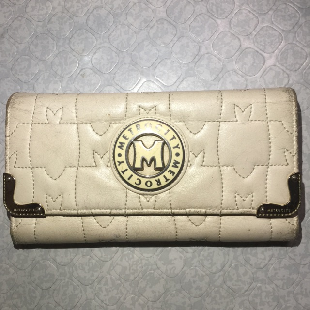 Metrocity Long Trifold Wallet, Women's Fashion, Bags & Wallets, Wallets &  Card holders on Carousell