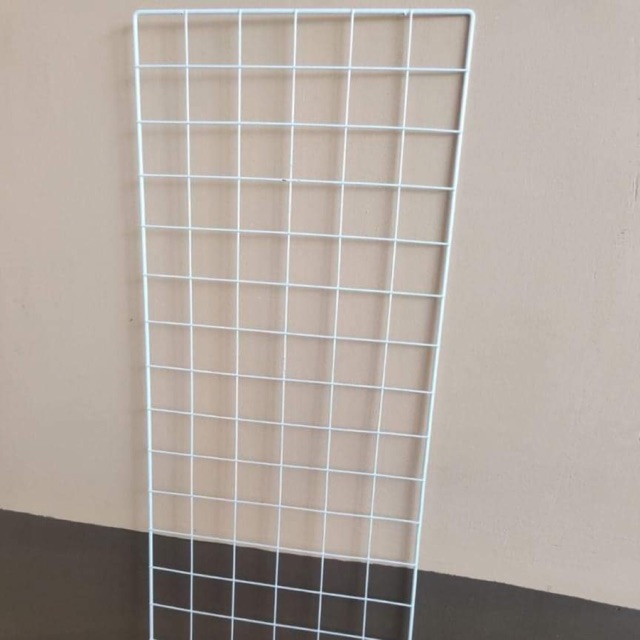 White deals metal mesh