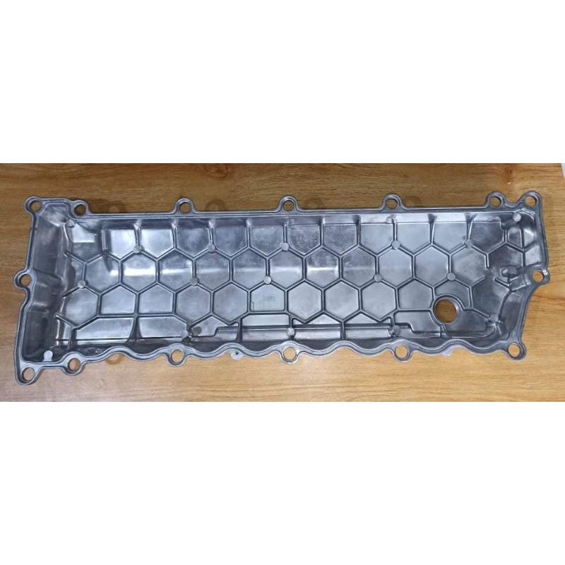 VALVE COVER ASSEMBLY 4HF1/4HG1 | Shopee Philippines