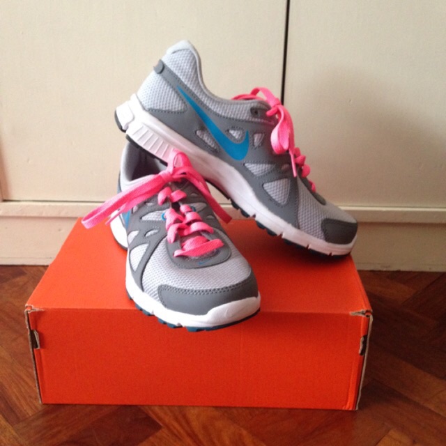 Nike hot sale revolution 2