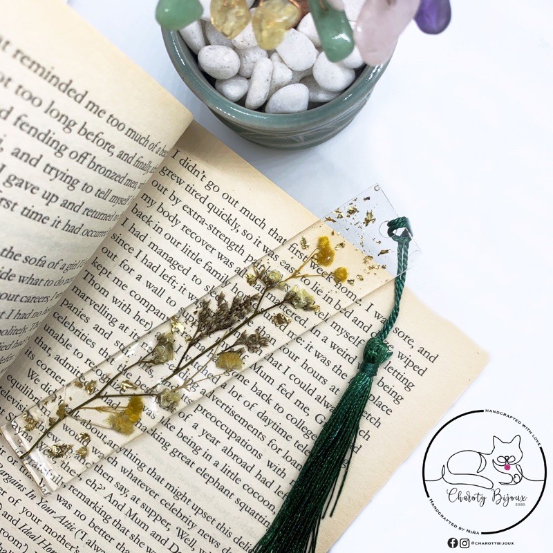 Bookmarks with Dried Flowers 