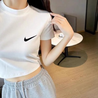 Nike crop best sale top outfit