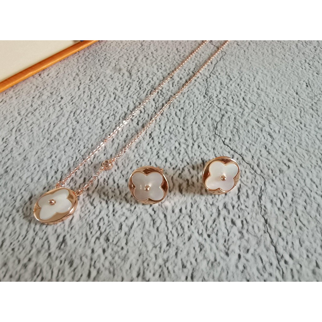 Louis vuitton mother of deals pearl necklace