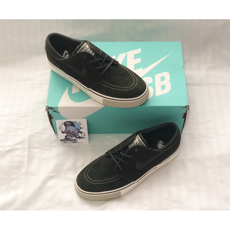 Janoski deals dark army