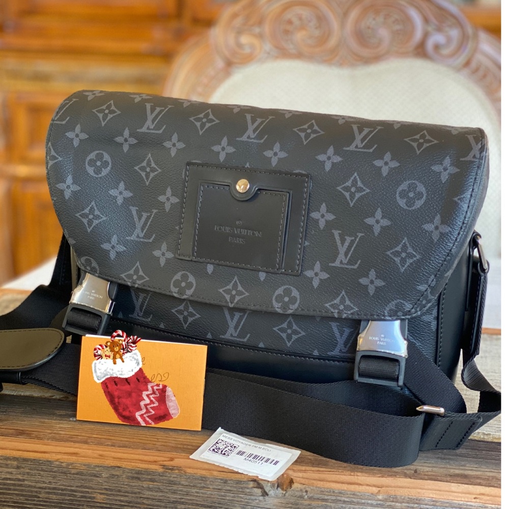 Original Louis Vuitton VOYAGER Small Messenger Bag/Men's Shoulder Bag