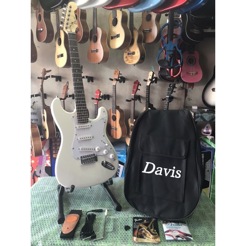 DAVIS STRATOCASTER ELECTRIC GUITAR [low action] W/ COMPLETE FREEBIES