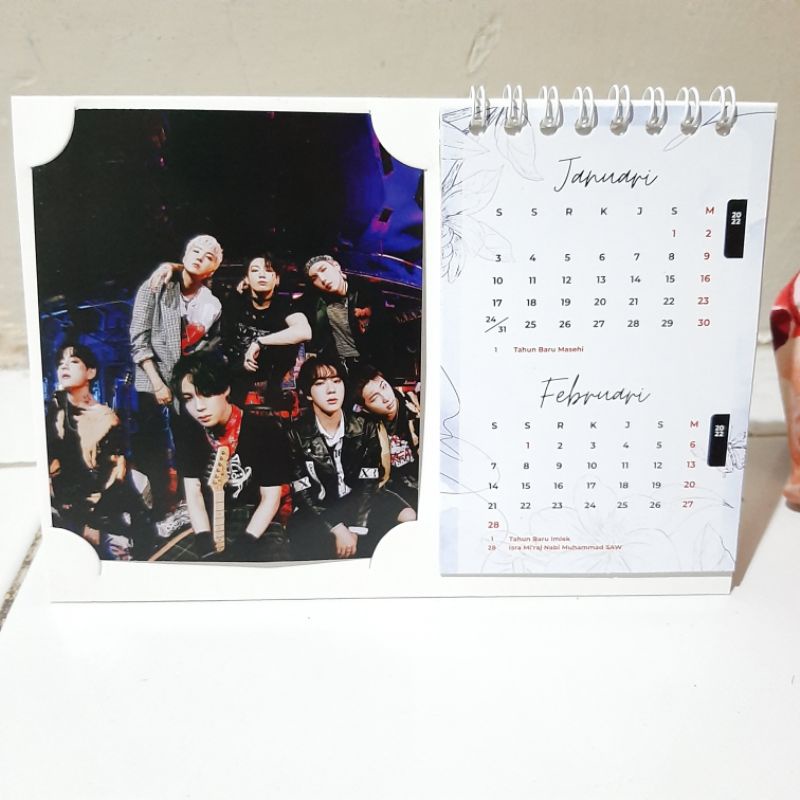 Sitting Calendar 2025 BTS, EXO, NCT, The Boyz,, Stray kids, Treasure