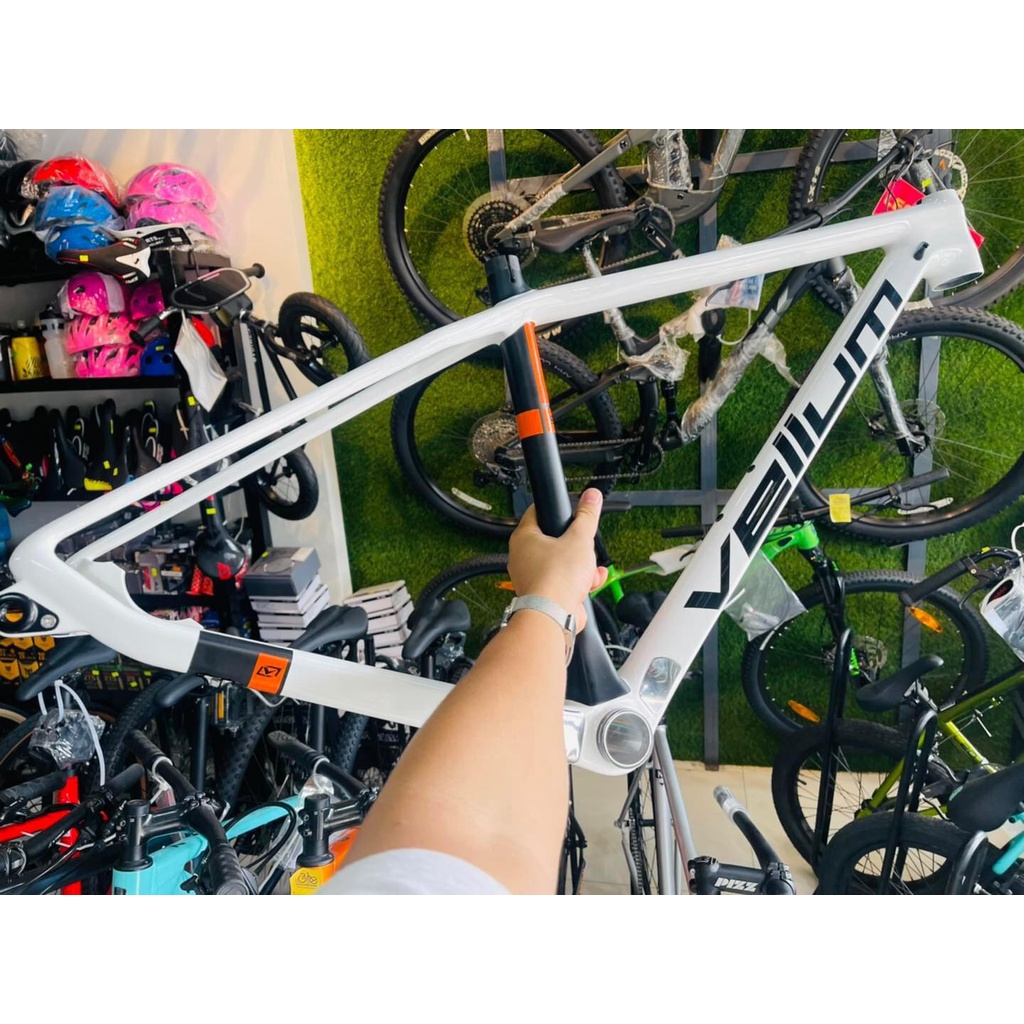 VELLUM CARBON FRAME